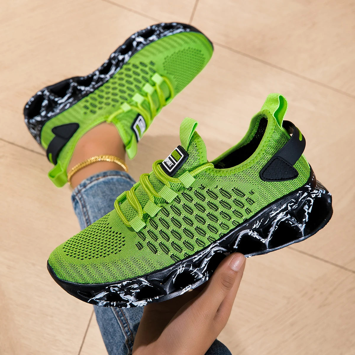 Running shoes for women lightweight mesh breathable and comfortable/flat and soft tennis sport shoes
