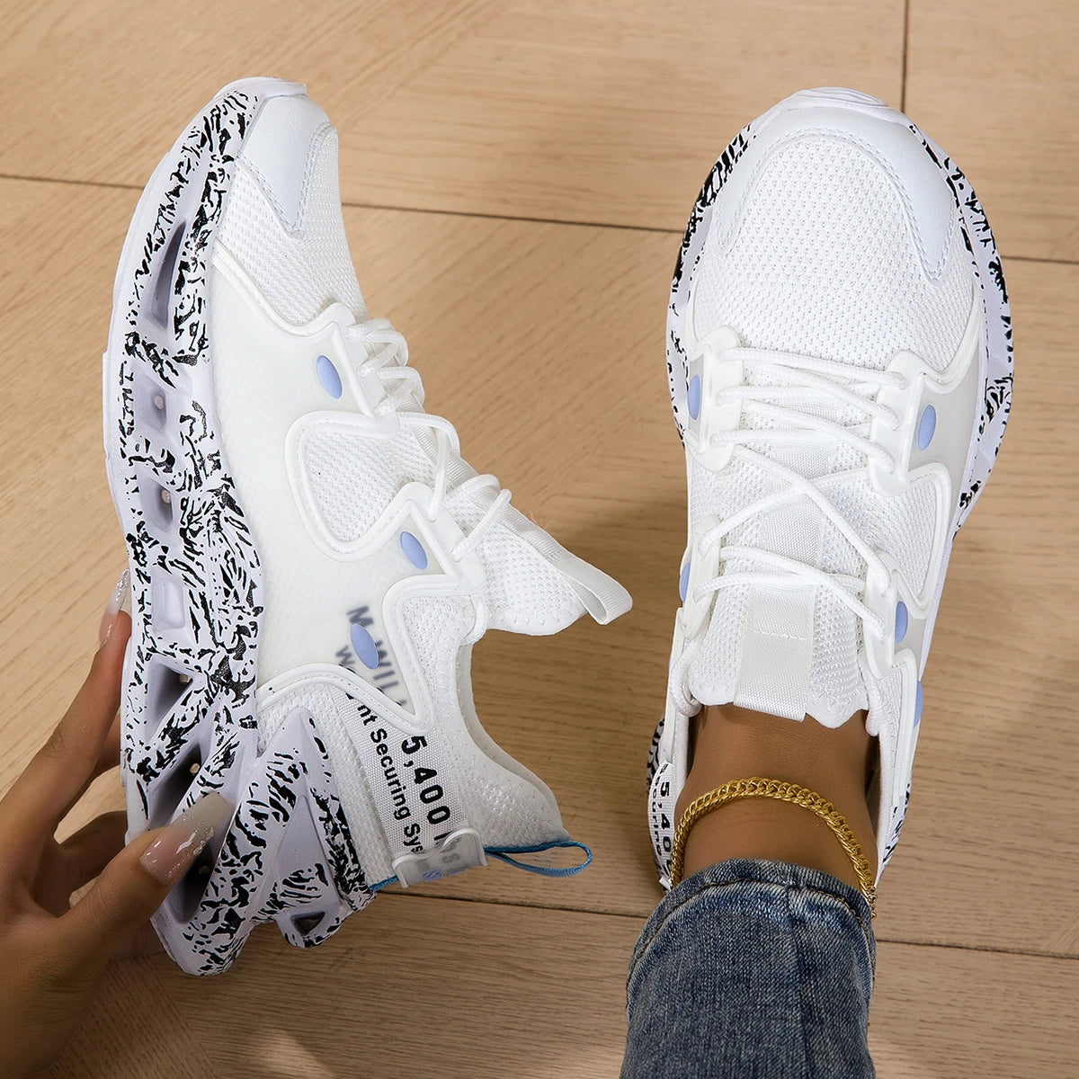 Running shoes for women lightweight mesh breathable and comfortable flat/and soft tennis shoes for couples sports shoes