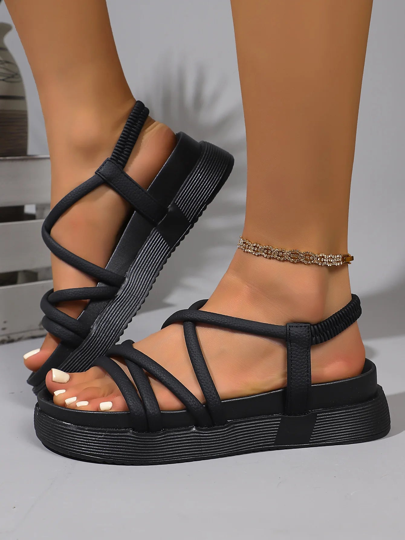 Women'S Sandals Thin Straps Thick Soles Slippers Shoes Versatile/Slimming Outdoor Comfortable Simple Trendy