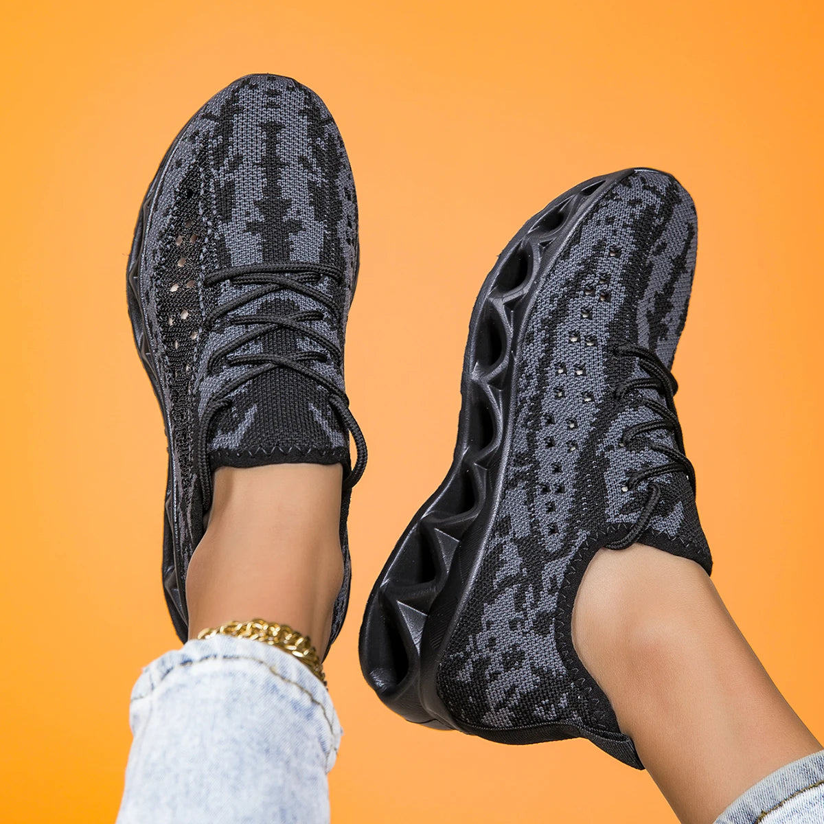 Running shoes for men and women lightweight mesh breathable/and comfortable flat and soft tennis shoes