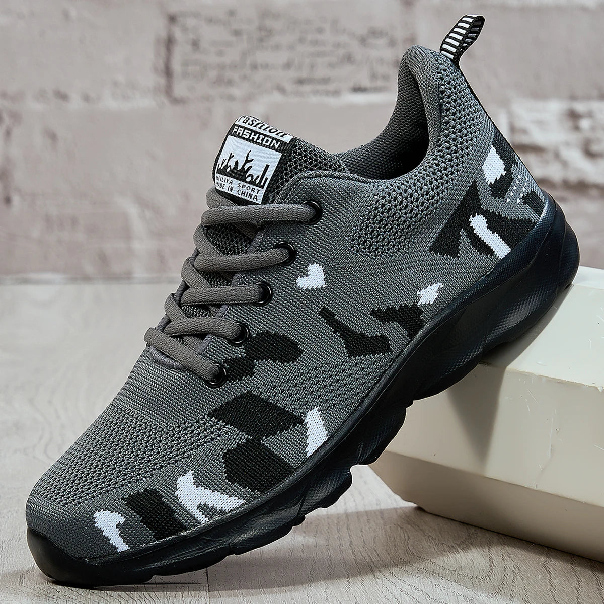 Women's running shoes, lightweight mesh fabric breathable/casual and comfortable flat soft tennis sports shoes