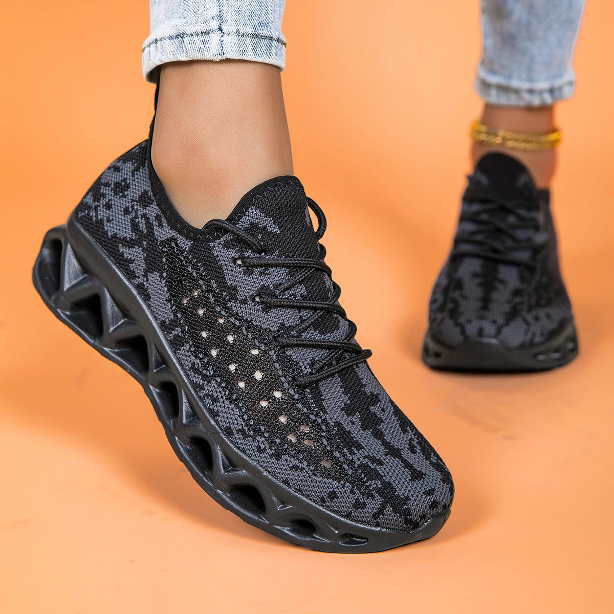 Running shoes for men and women lightweight mesh breathable/and comfortable flat and soft tennis shoes