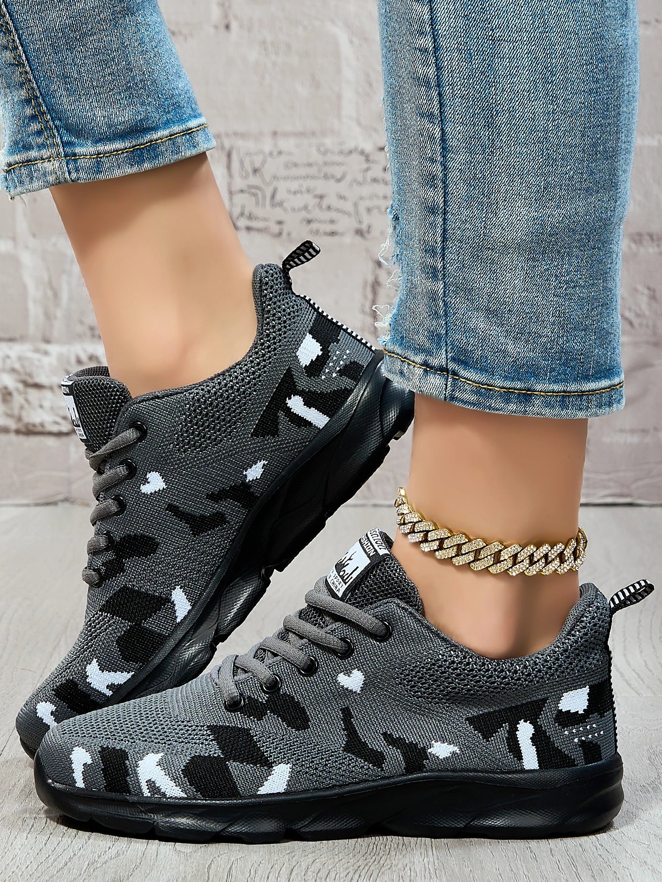 Women's running shoes, lightweight mesh fabric breathable/casual and comfortable flat soft tennis sports shoes