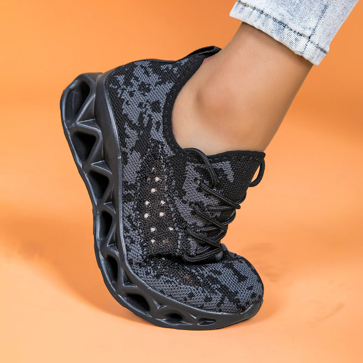 Running shoes for men and women lightweight mesh breathable/and comfortable flat and soft tennis shoes