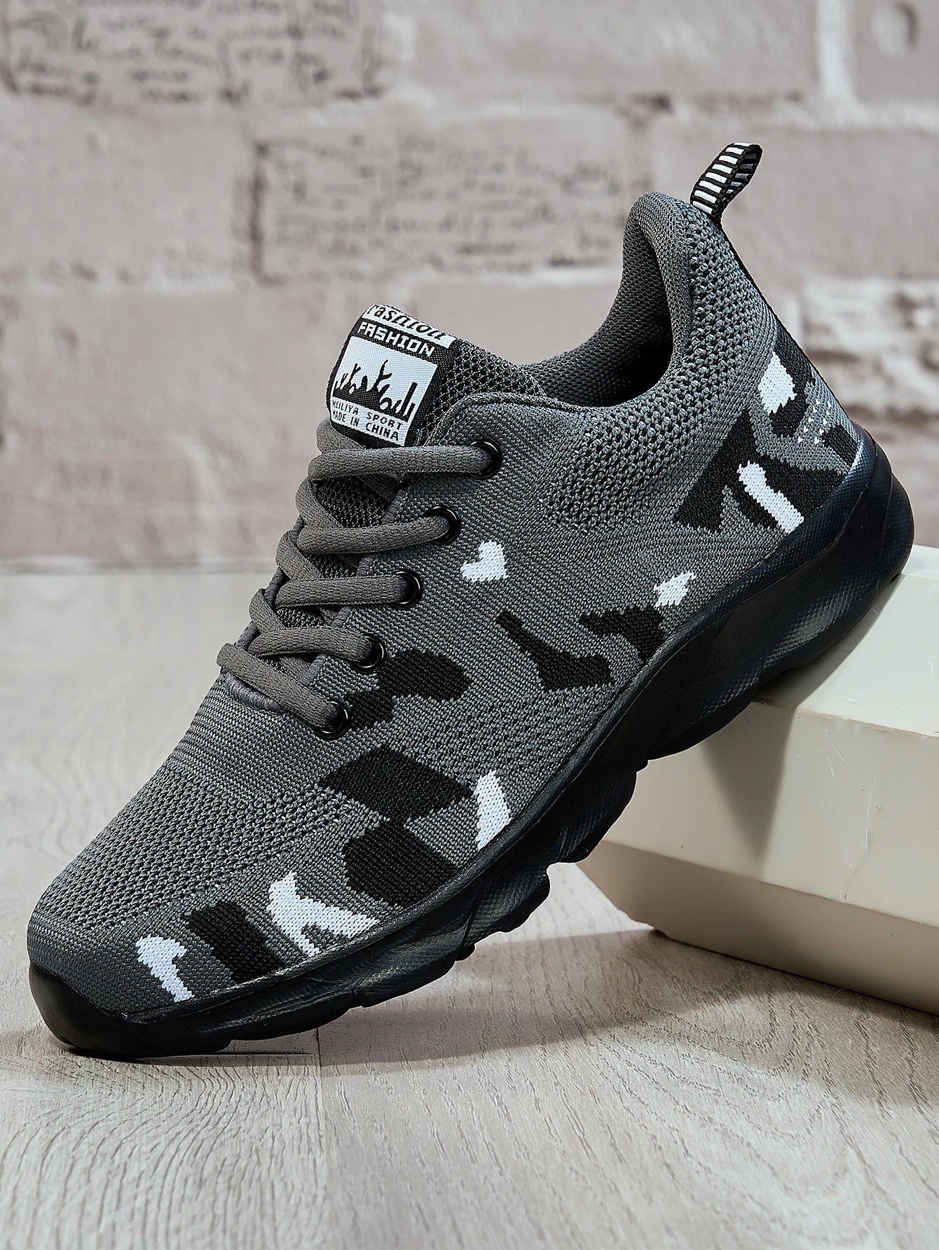 Women's running shoes, lightweight mesh fabric breathable/casual and comfortable flat soft tennis sports shoes
