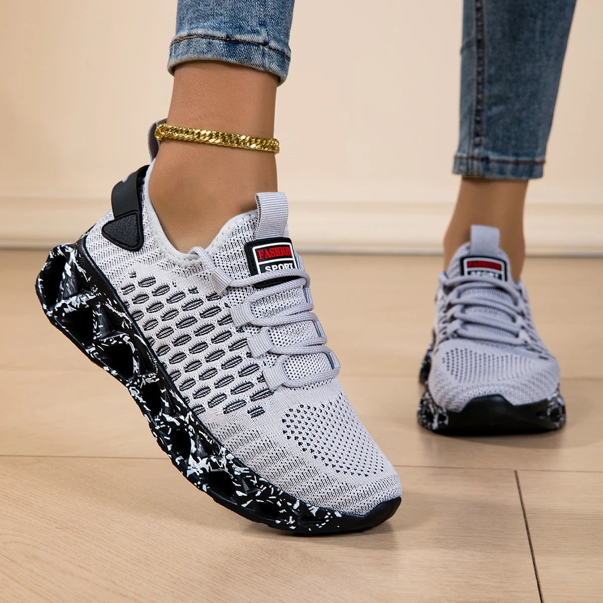 Running shoes for women lightweight mesh breathable and comfortable/flat and soft tennis sport shoes