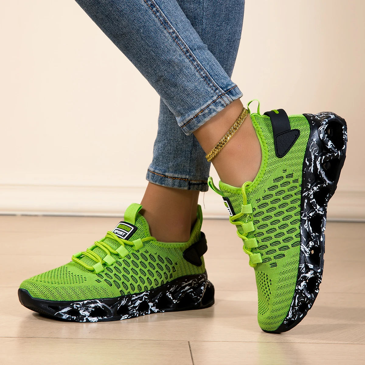 Running shoes for women lightweight mesh breathable and comfortable/flat and soft tennis sport shoes