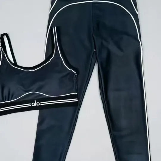 Slim Fit Workout Outfit/with Stretch Fabric and Modern Graphic Design