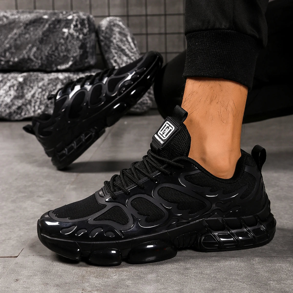 Outdoor fashion casual shoes with durable and shock-absorbing properties/comfortable inners and anti-slip rubber soles suitable