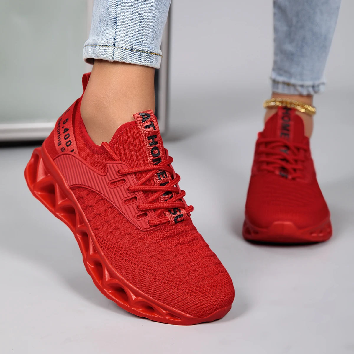 Women's running shoes lightweight mesh breathable and comfortable flat/soft tennis shoes blade sports shoes for women