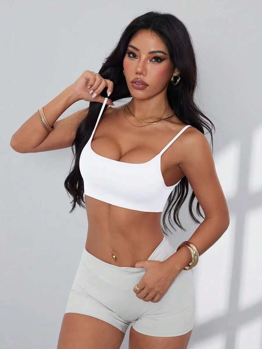 ATTRACO Women's Sports Bra, Twist Back Design Fashionable/Solid Color Sports Tank Top With Removable Pads, Suitable For Yoga