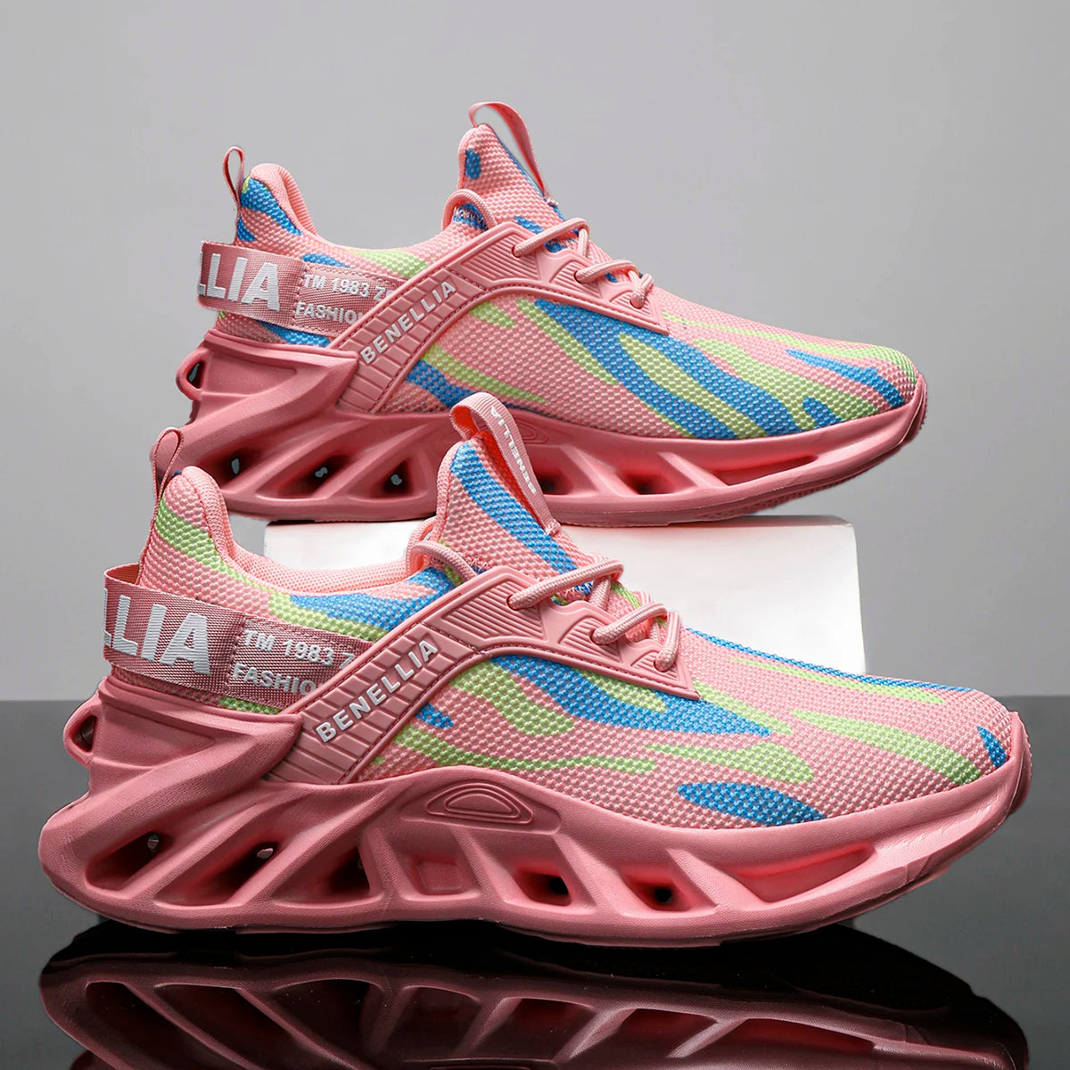Running shoes for men and women lightweight mesh breathable and comfortable/flat and soft Running shoes