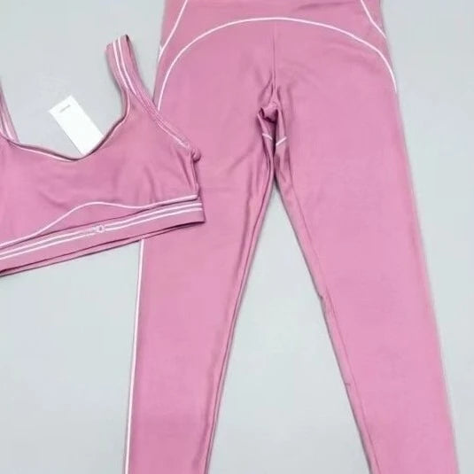 Slim Fit Workout Outfit/with Stretch Fabric and Modern Graphic Design
