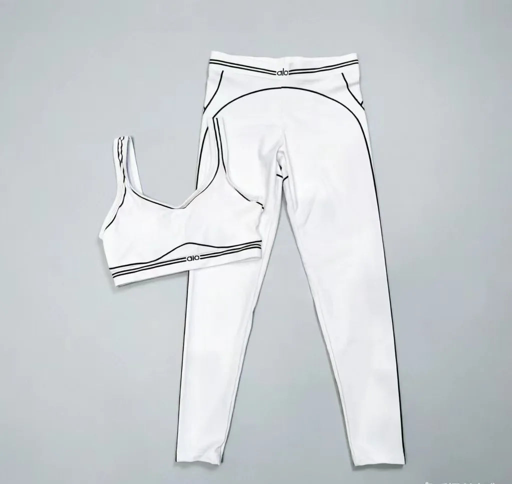 Slim Fit Workout Outfit/with Stretch Fabric and Modern Graphic Design