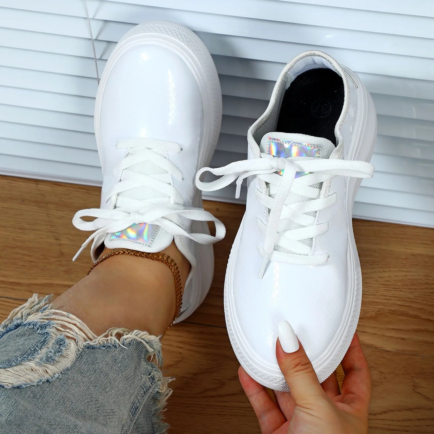 Women Sneakers Couples Fashion Embossed Leather Sneakers/Thick Soled Casual Comfortable Non Slip Women's Sports Shoes