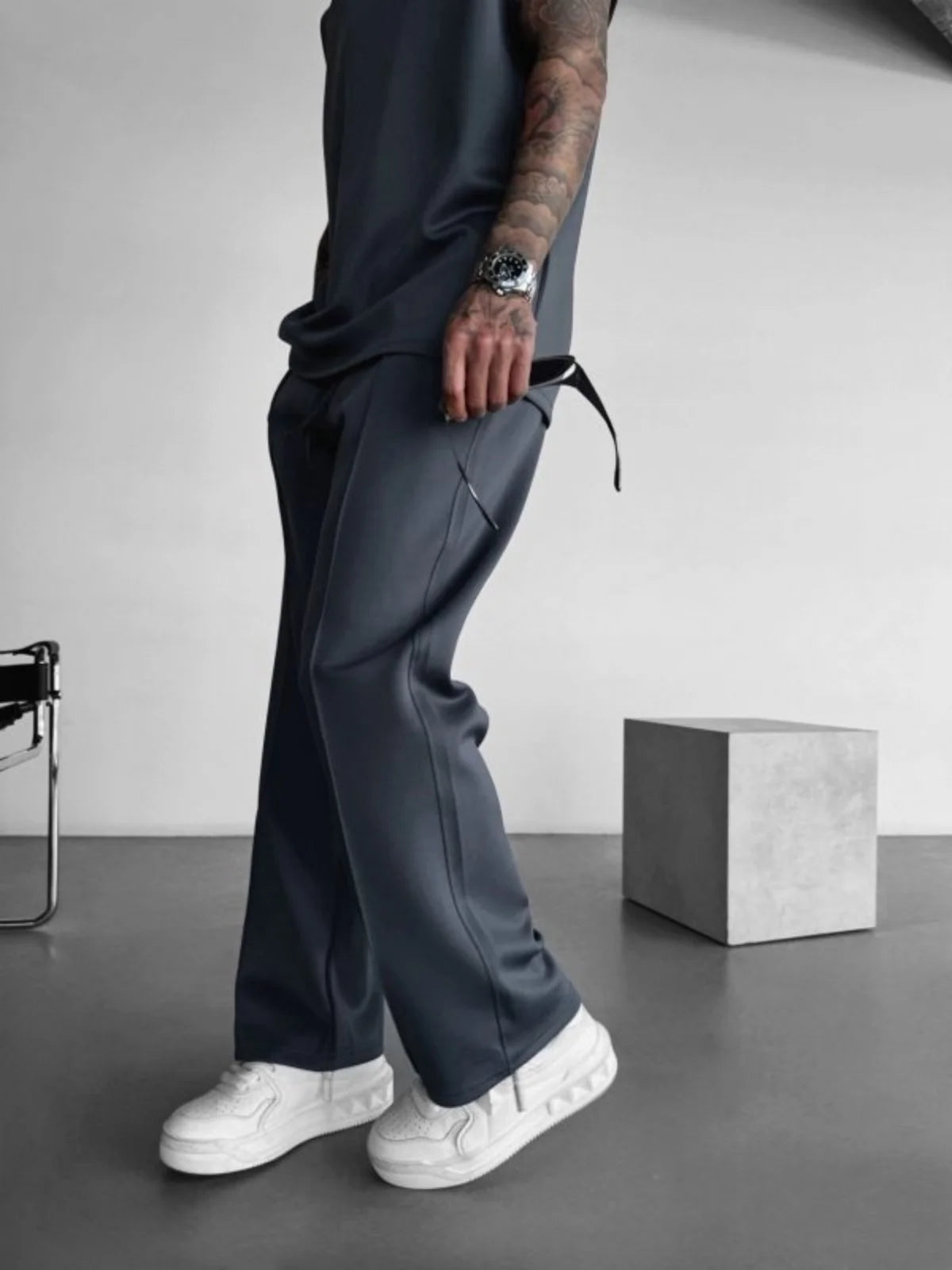 New men's casual pants, stylish and comfortable elastic waist/drawstring single-line pleated solid color pocket mops pants