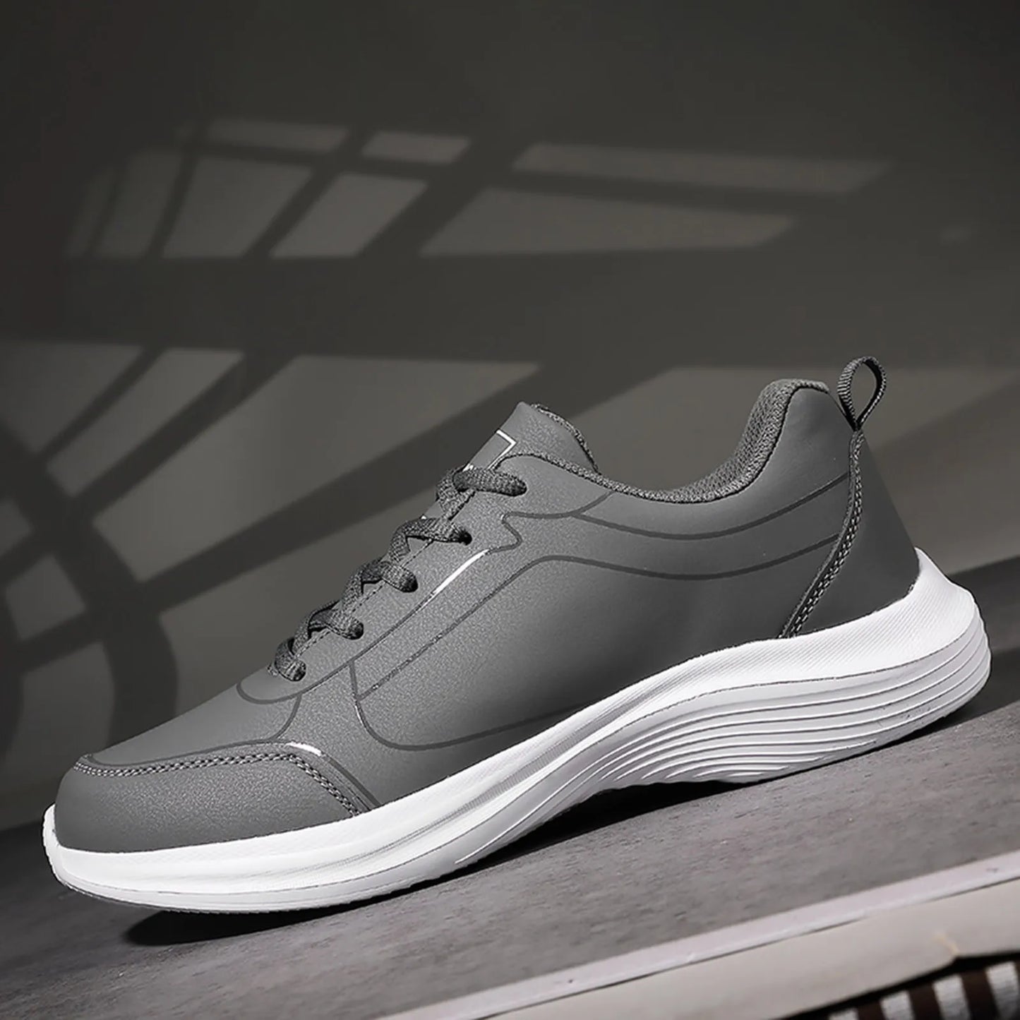 Fashion Lightweight And Comfortable Men Sports Shoes/Flat Non Slip Lace Up Waterproof Upper Vulcanize Shoes