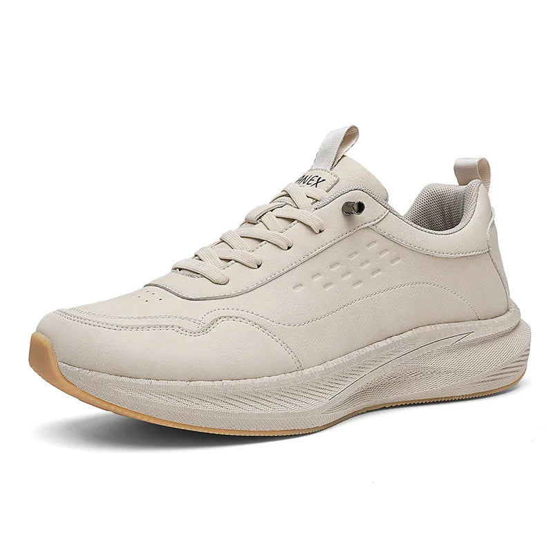 Wide-toed sports shoes with leather upper and popcorn cushioning/wide-fit running shoes for running