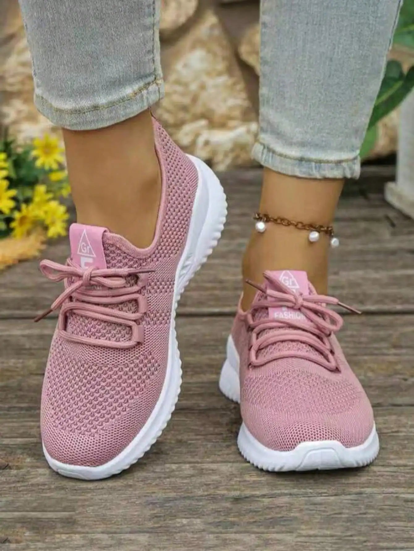 Women's Lightweight Walking Sneakers Breathable Mesh/Upper Non-Slip Outsole Comfortable Slip-On Casual Shoes