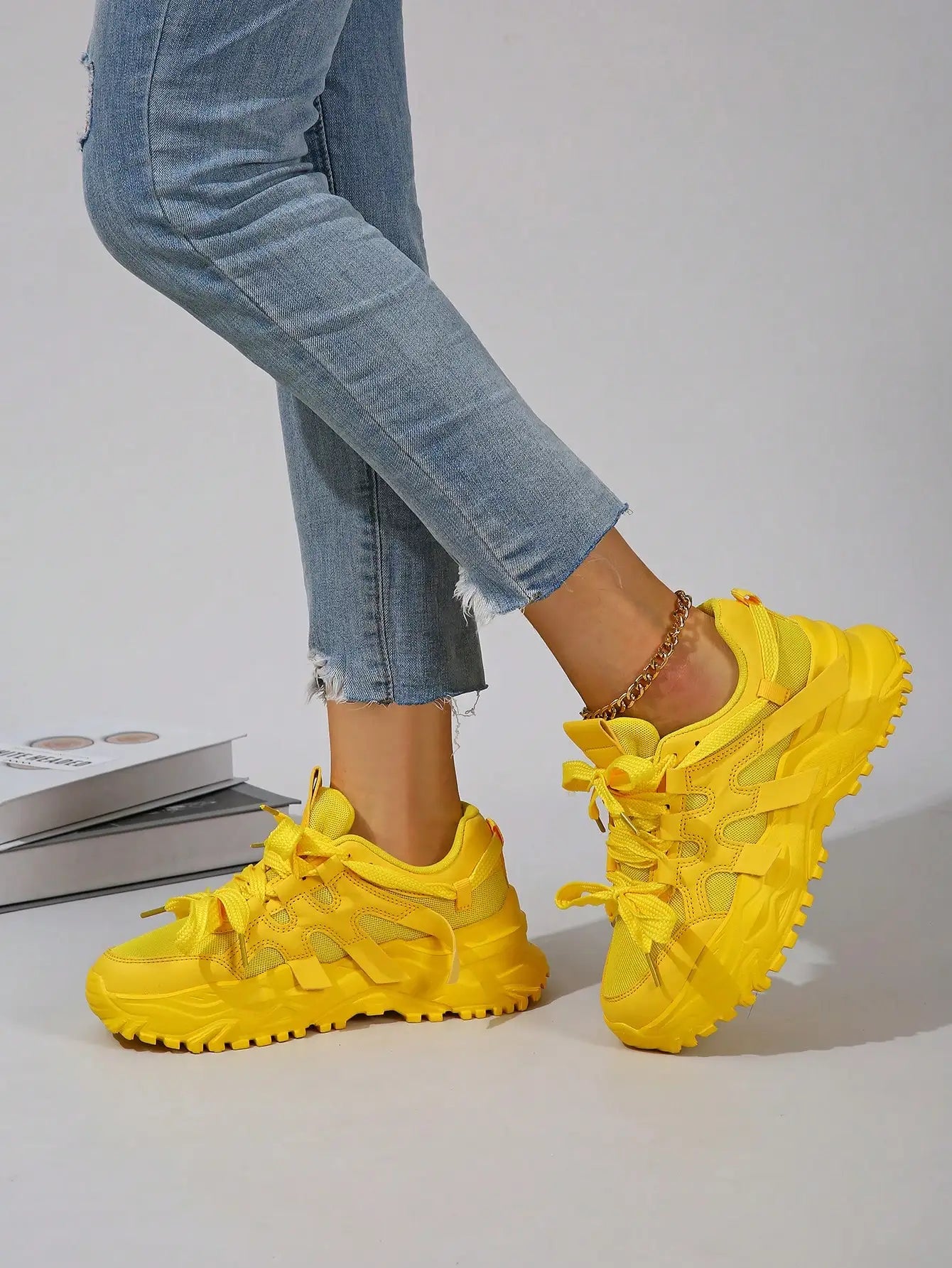 High Appearance Low Cut Lace Up Thick Soft Sole Breathable Casual Walking/Sports Sneakers For Men Women Daily Outdoor All