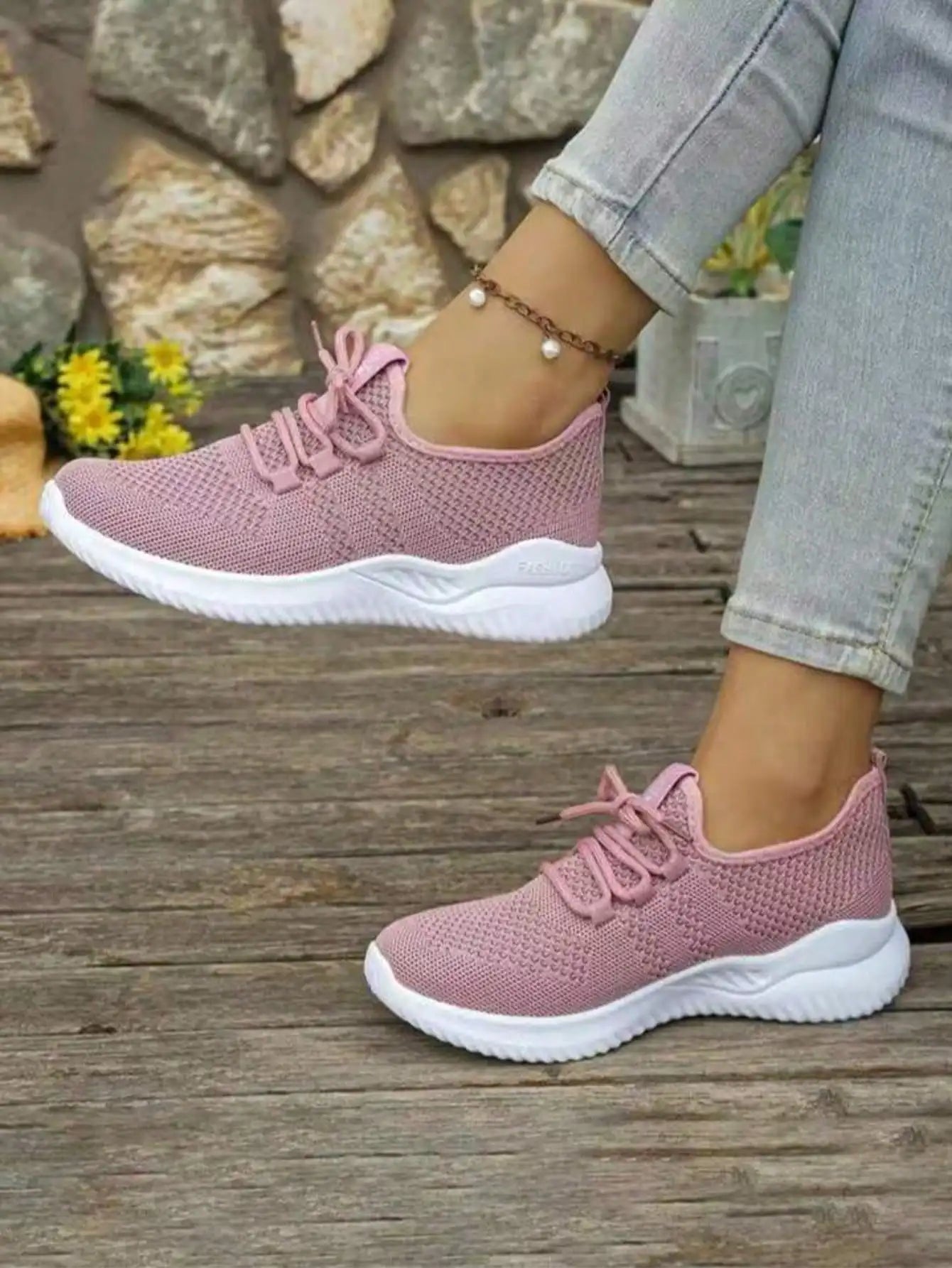 Women's Lightweight Walking Sneakers Breathable Mesh/Upper Non-Slip Outsole Comfortable Slip-On Casual Shoes