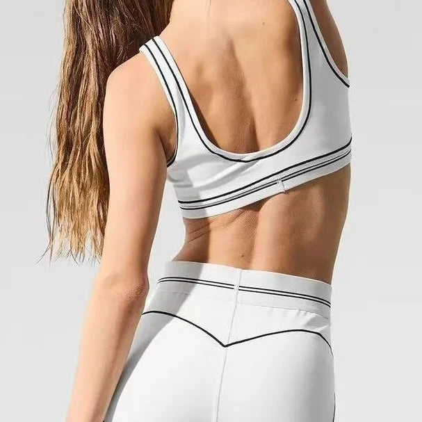 Slim Fit Workout Outfit/with Stretch Fabric and Modern Graphic Design
