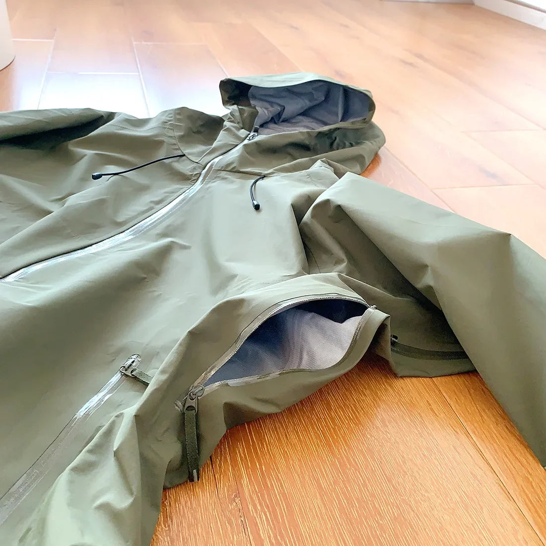 2026 New Storm Jacket Lovers Outdoor Sports Camping Mountain Skiing/Trend Fashion British Wind Leisure Waterproof Storm Jacket