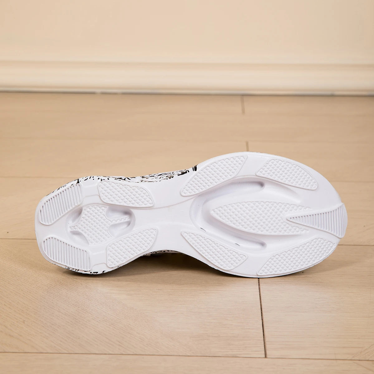 Running shoes for women lightweight mesh breathable and comfortable flat/and soft tennis shoes for couples sports shoes