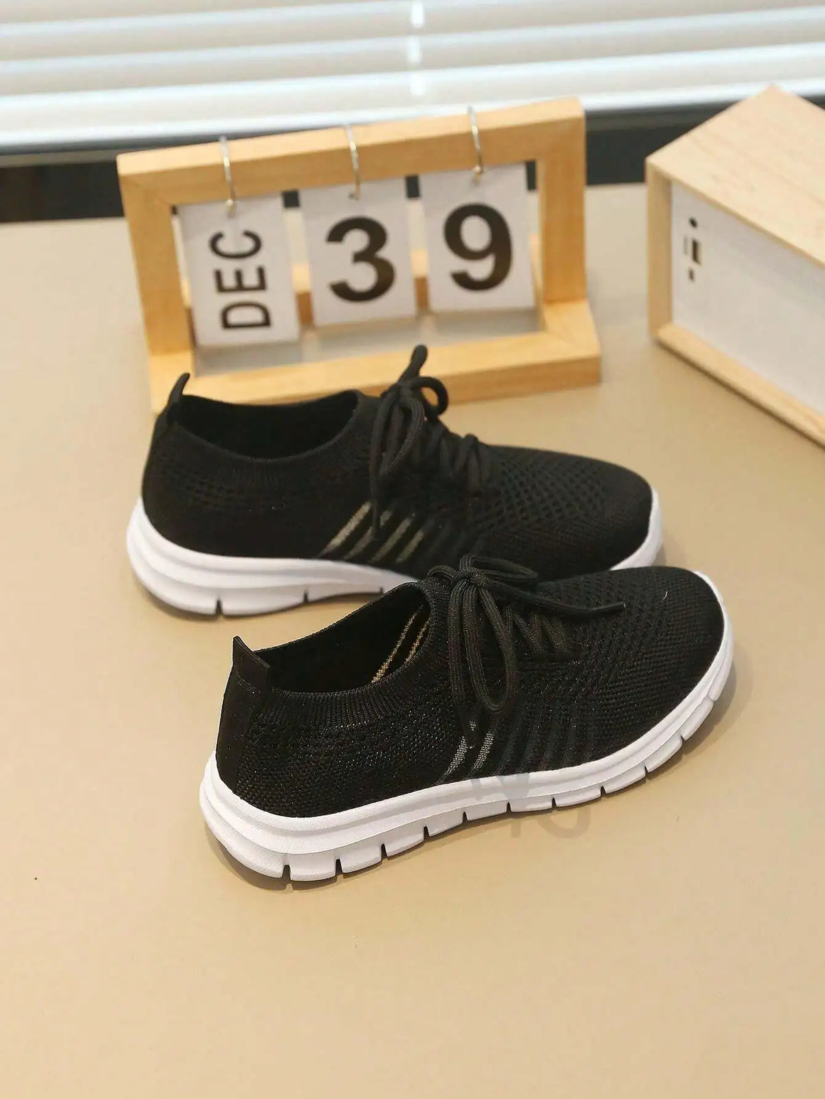 1 Pair Girls Knitted Lace-Up Design Flat Breathable Slip-On/Casual Sports Shoes Suitable For Spring & Autumn Seasons
