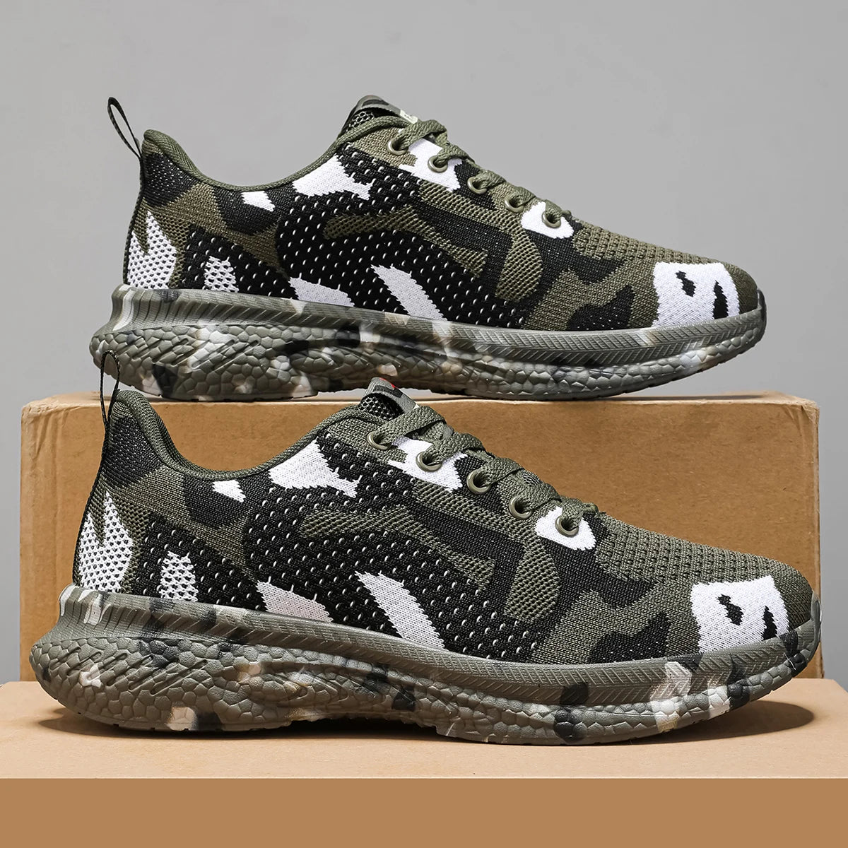 Summer Men's and Women's New Mesh Breathable Sports/and Leisure Shoes Women's Ultra Light Soft Bottom Couple Running Shoe