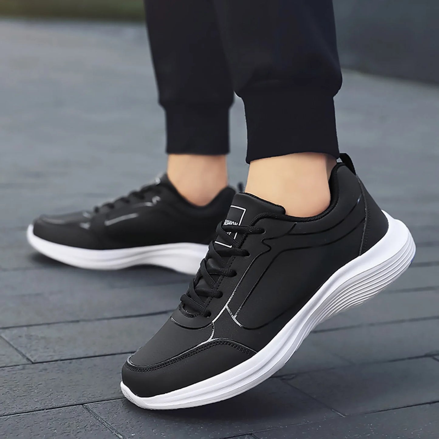 Fashion Lightweight And Comfortable Men Sports Shoes/Flat Non Slip Lace Up Waterproof Upper Vulcanize Shoes