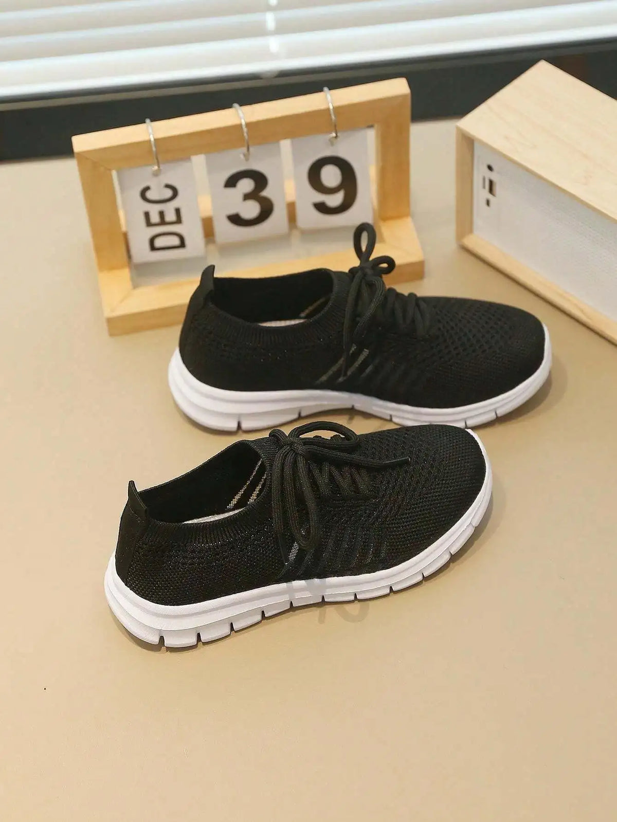 1 Pair Girls Knitted Lace-Up Design Flat Breathable Slip-On/Casual Sports Shoes Suitable For Spring & Autumn Seasons