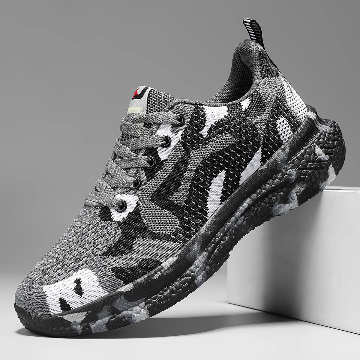 Summer Men's and Women's New Mesh Breathable Sports/and Leisure Shoes Women's Ultra Light Soft Bottom Couple Running Shoe