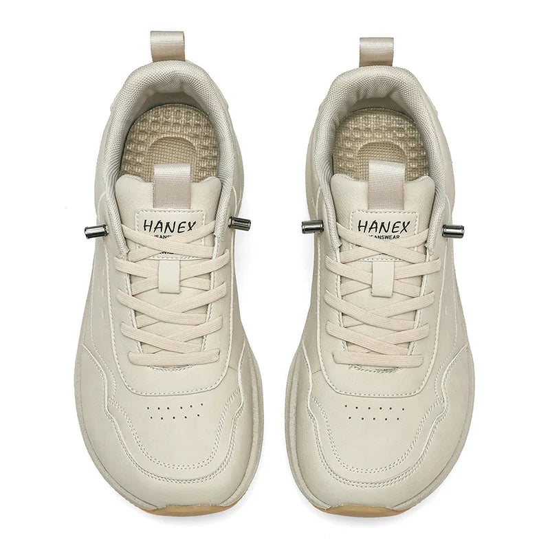 Wide-toed sports shoes with leather upper and popcorn cushioning/wide-fit running shoes for running