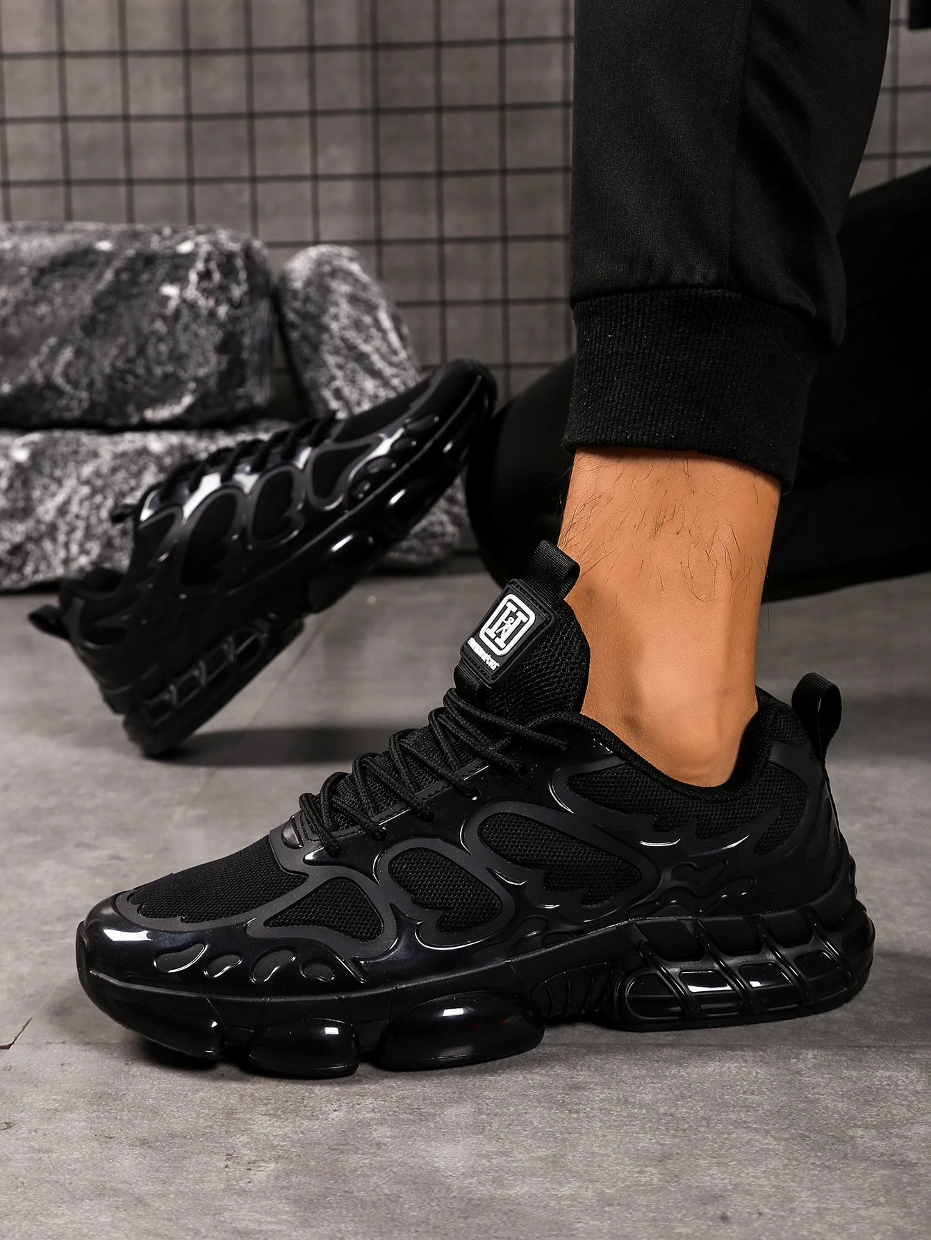 Outdoor fashion casual shoes with durable and shock-absorbing properties/comfortable inners and anti-slip rubber soles suitable