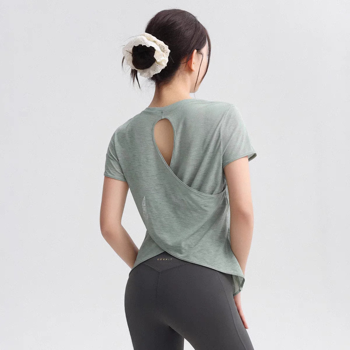 Women's Tight Sports T-shirt Quick Dry Short Sleeve Yoga T-shirt/Pilates Fitting Fitness Back Hollow Out Running crop top women