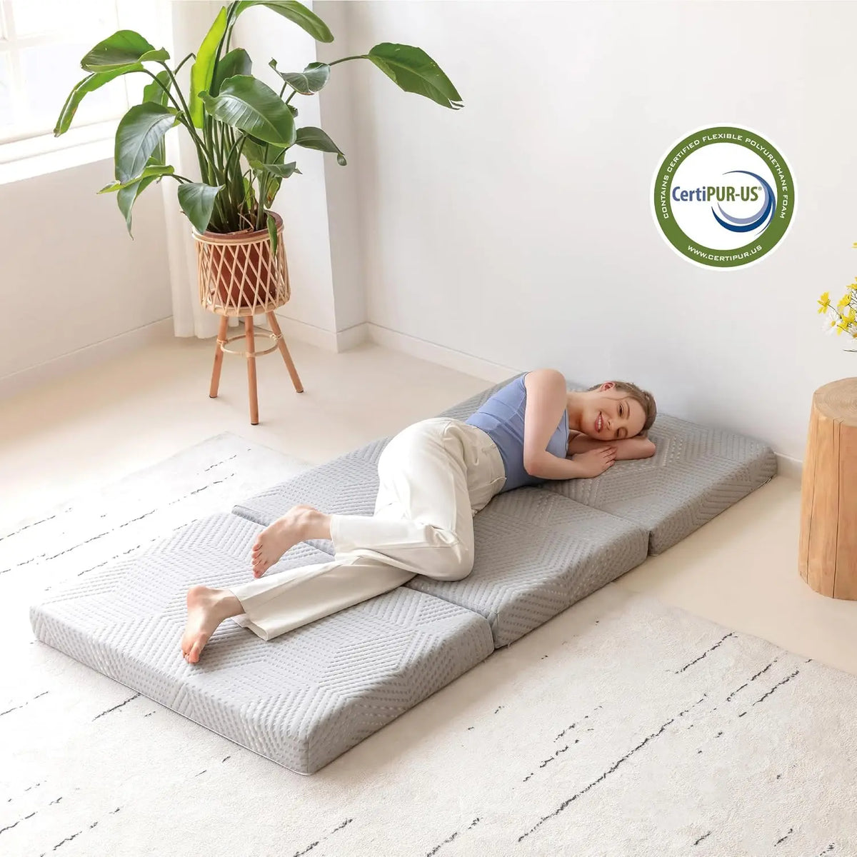 Single-Size Tri-Fold Mattress with 4-Inch/Foldable Gel Memory Foam Construction