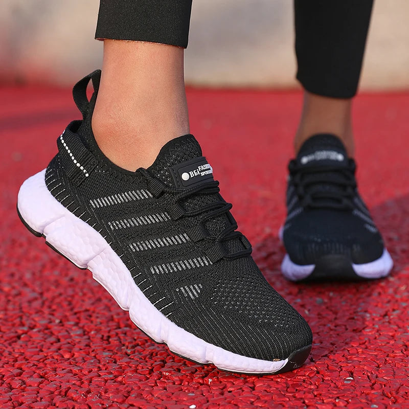 Summer New Women’s Running Shoes Fashion Anti Slip Hiking/Mesh Breathable Lace Up Shoes Lightweight Comfortable Couple Sneakers