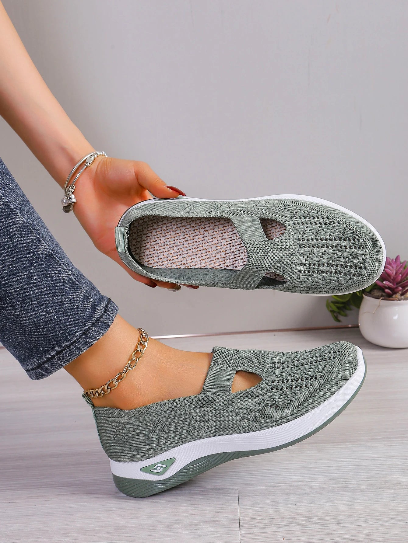 Women's shoes Solid Color Breathable Sneakers casual sneaker/women's summer sneakers Low-top Knitted Casual Shoes Mom Shoes