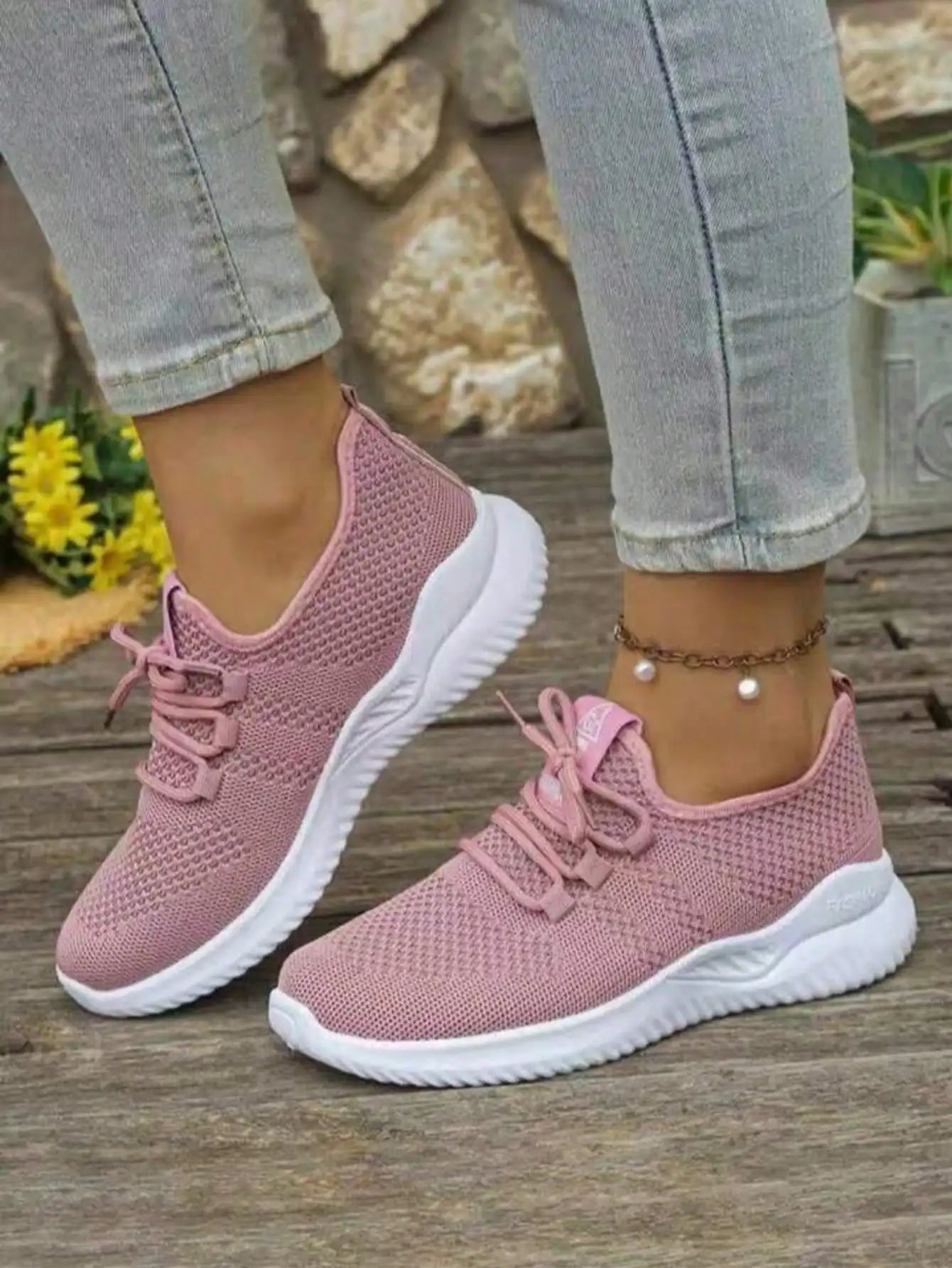 Women's Lightweight Walking Sneakers Breathable Mesh/Upper Non-Slip Outsole Comfortable Slip-On Casual Shoes