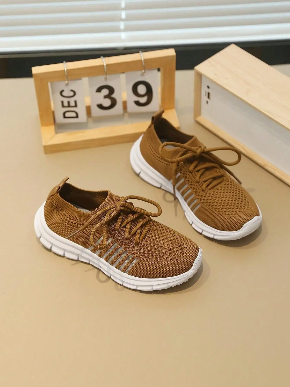 1 Pair Girls Knitted Lace-Up Design Flat Breathable Slip-On/Casual Sports Shoes Suitable For Spring & Autumn Seasons