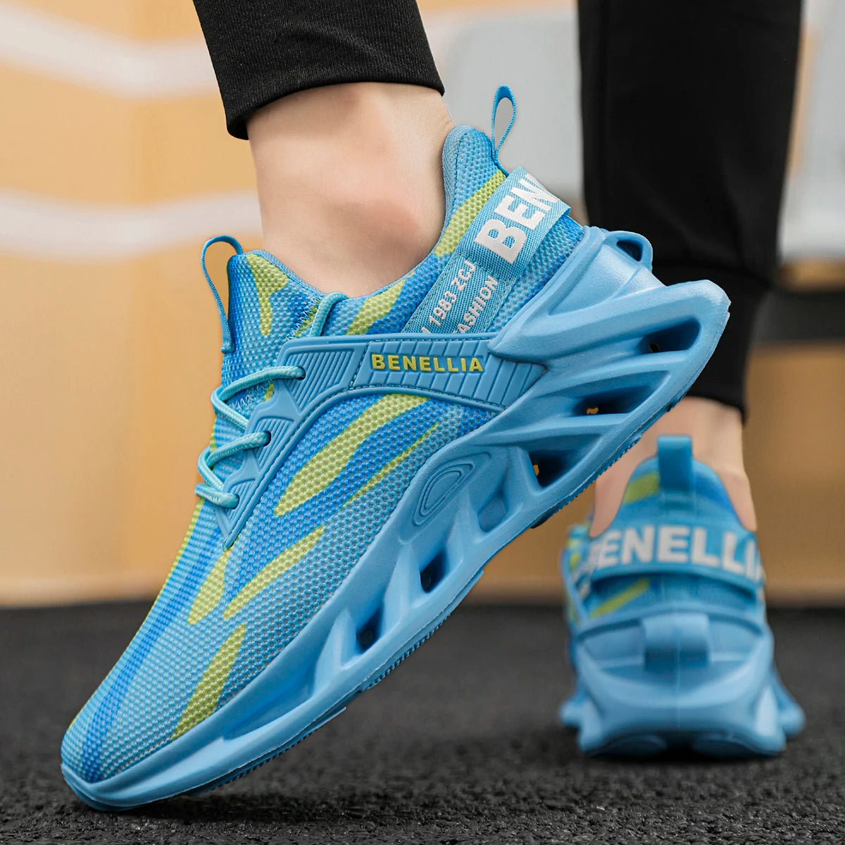 Running shoes for men and women lightweight mesh breathable and comfortable/flat and soft Running shoes