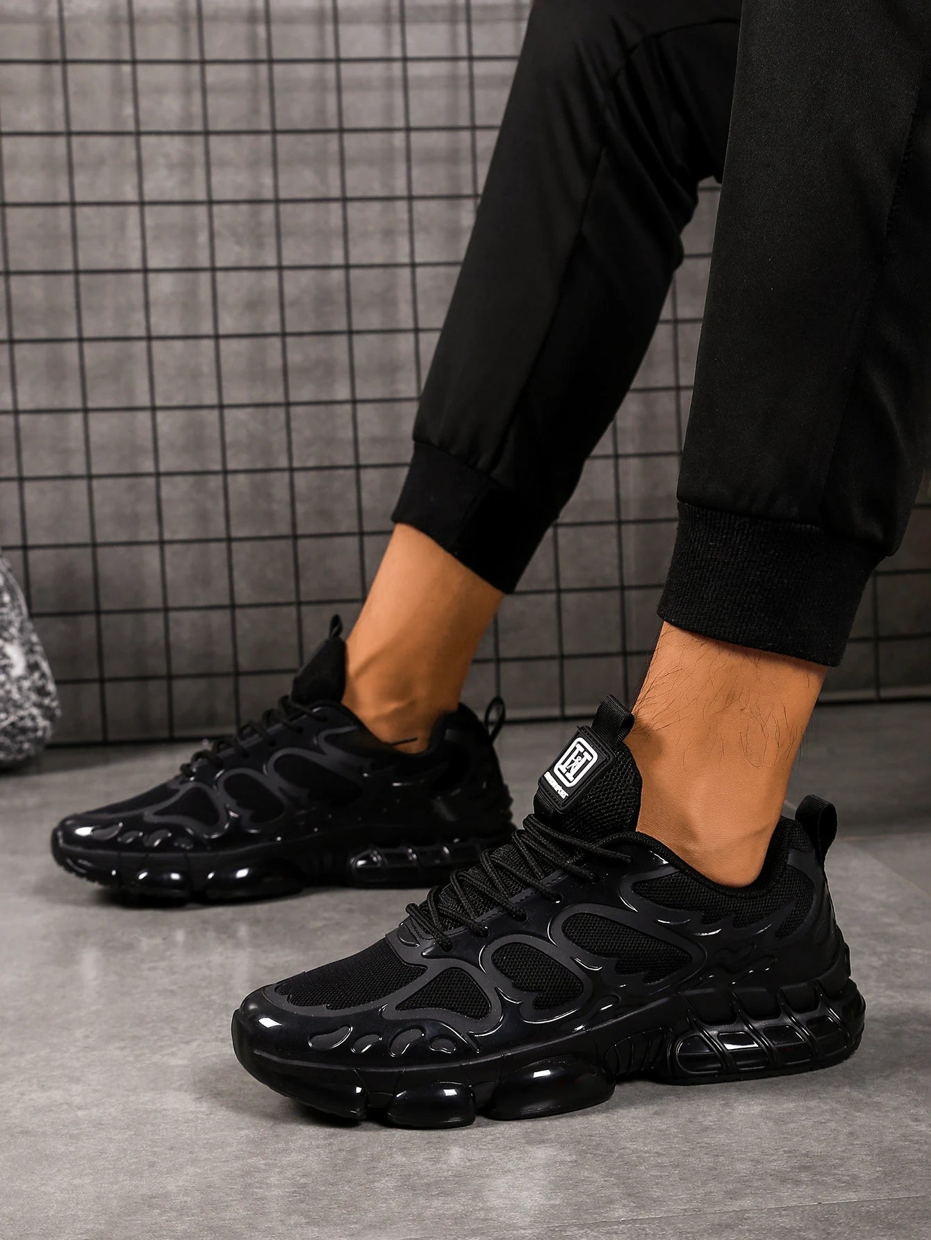 Outdoor fashion casual shoes with durable and shock-absorbing properties/comfortable inners and anti-slip rubber soles suitable