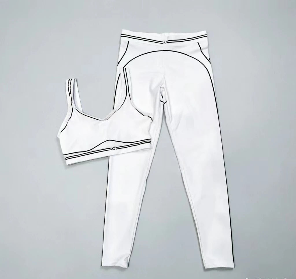 Slim Fit Workout Outfit/with Stretch Fabric and Modern Graphic Design