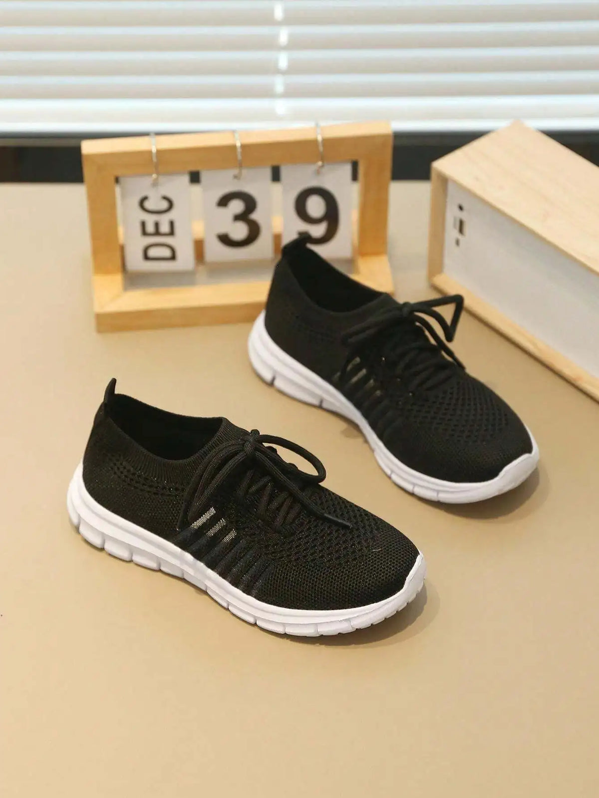 1 Pair Girls Knitted Lace-Up Design Flat Breathable Slip-On/Casual Sports Shoes Suitable For Spring & Autumn Seasons