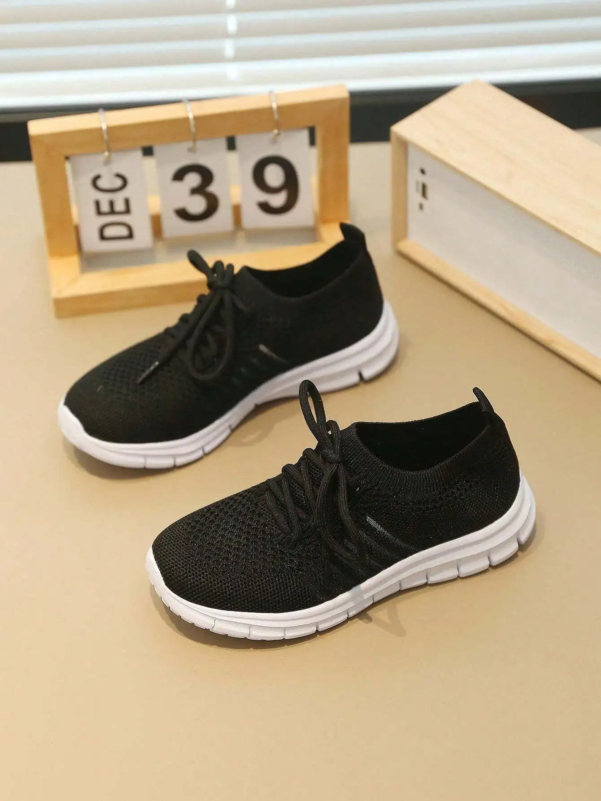 1 Pair Girls Knitted Lace-Up Design Flat Breathable Slip-On/Casual Sports Shoes Suitable For Spring & Autumn Seasons