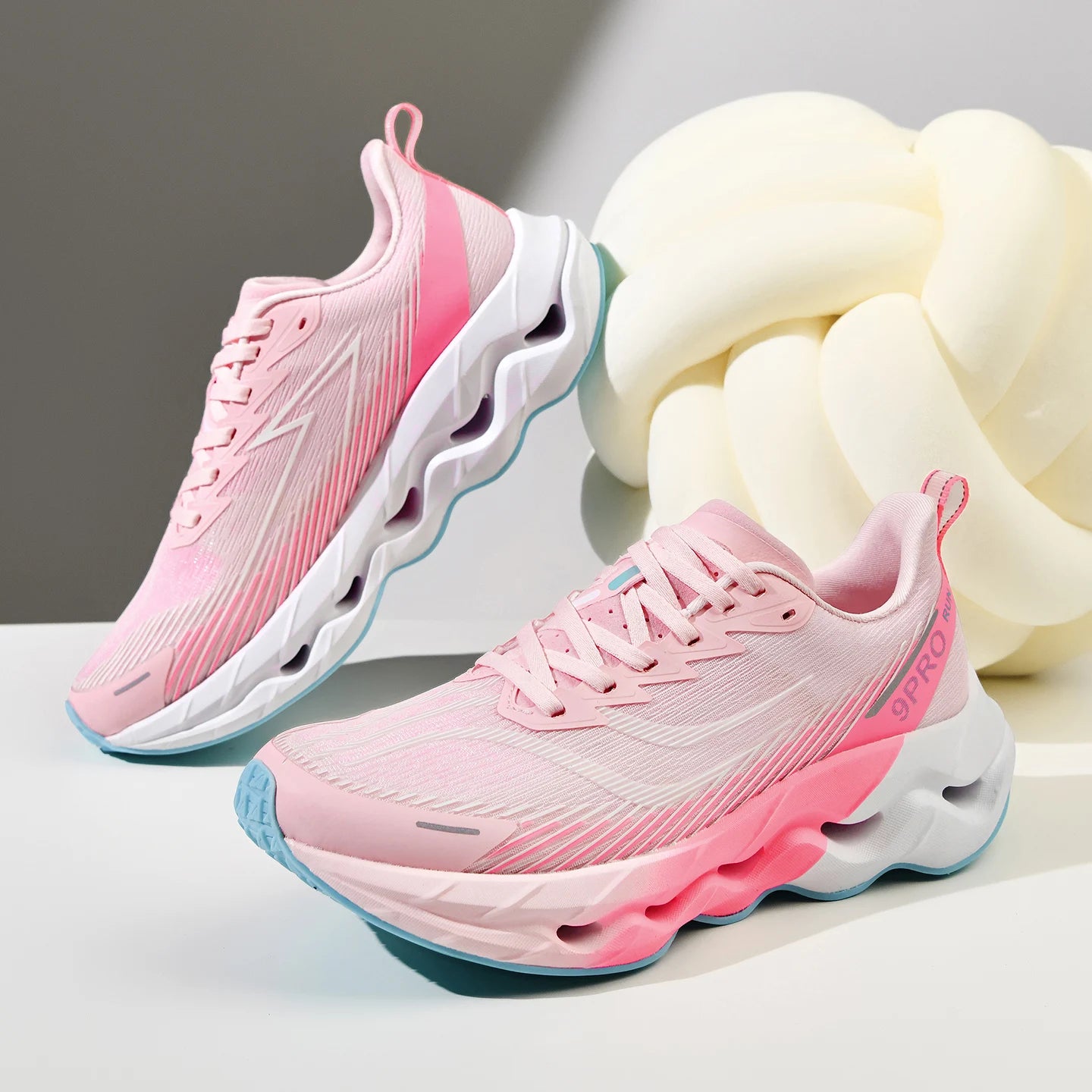 Sports Shoes for Women Breathable High Elasticity Fashion Lace Up/Training Running Shoes New Soft Soled Sneakers