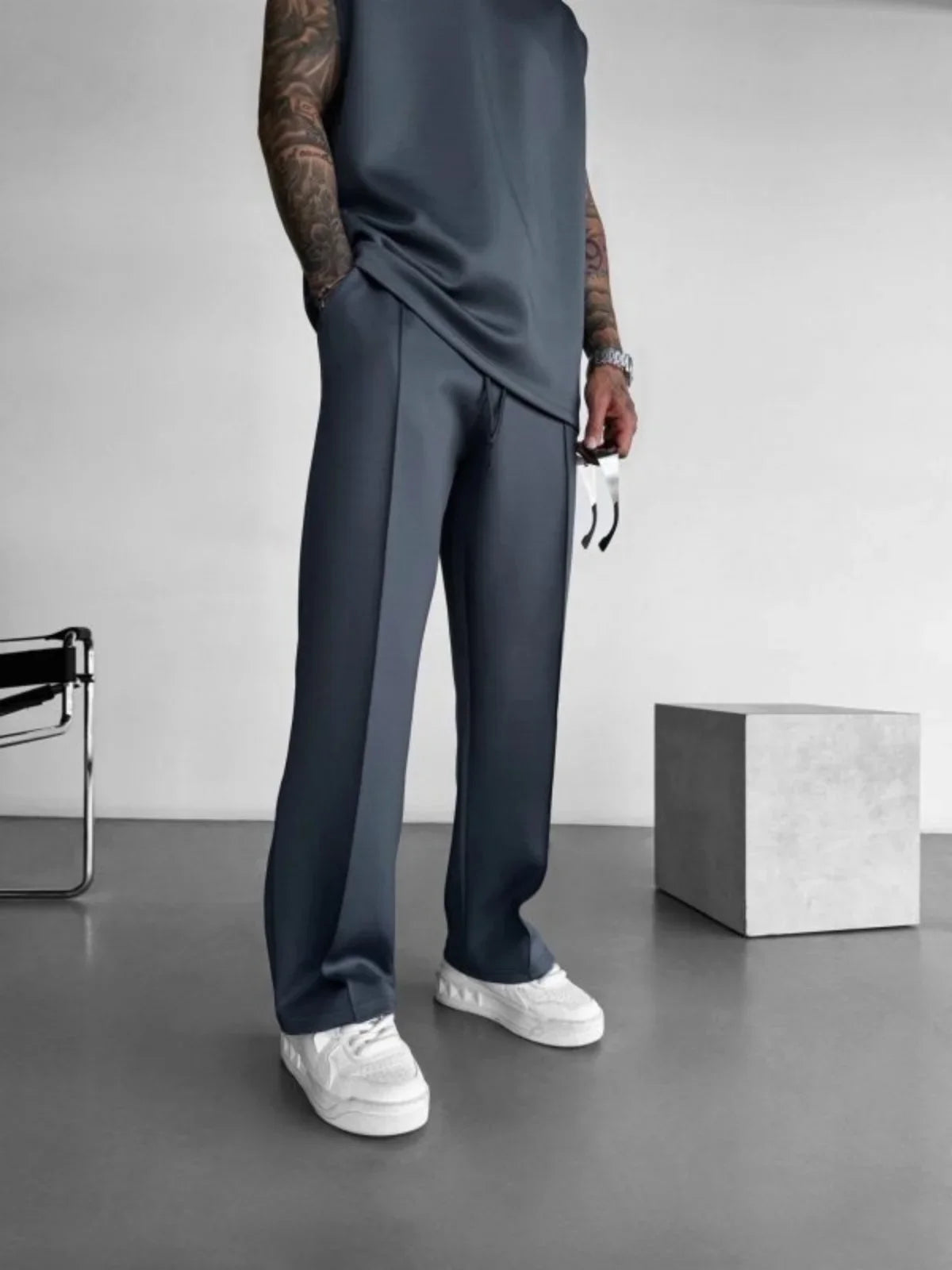 New men's casual pants, stylish and comfortable elastic waist/drawstring single-line pleated solid color pocket mops pants