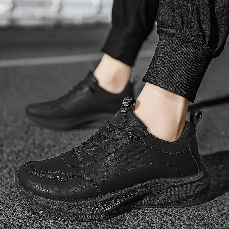 Wide-toed sports shoes with leather upper and popcorn cushioning/wide-fit running shoes for running