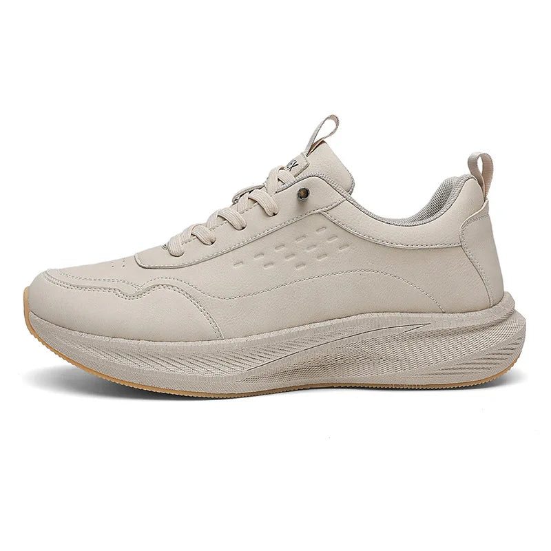 Wide-toed sports shoes with leather upper and popcorn cushioning/wide-fit running shoes for running